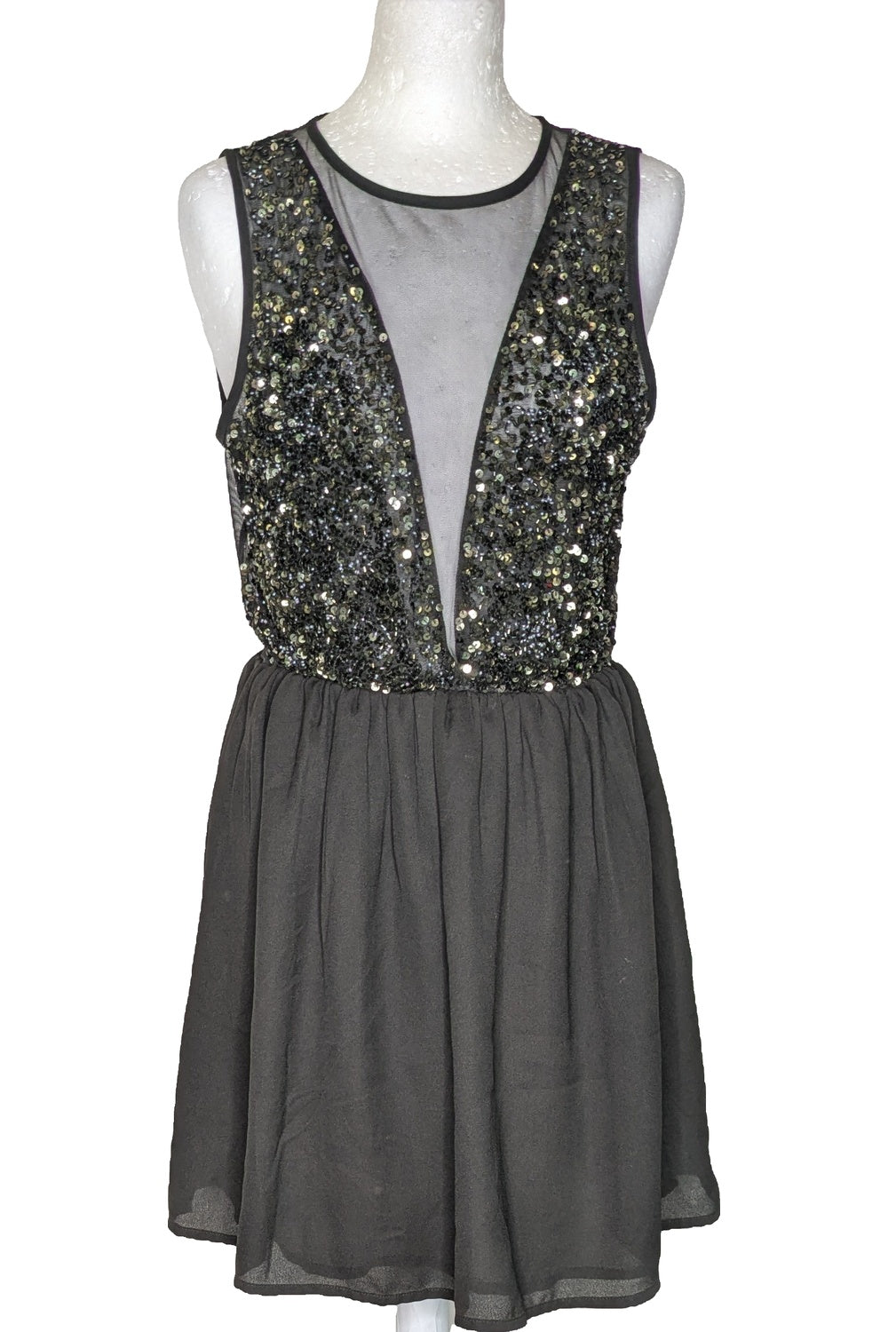 Robe Noire Forever 21 Taille M - Mini, Dos Découpé, Sans Manches - Occasion En Très Bon état