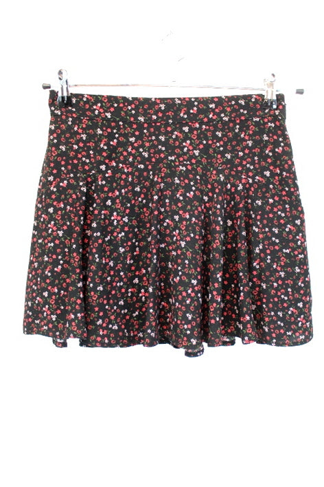 Jupe short fleurie avec fermeture éclaire sur la gauche ZARA taille S - Vêtement de seconde main - Friperie en ligne