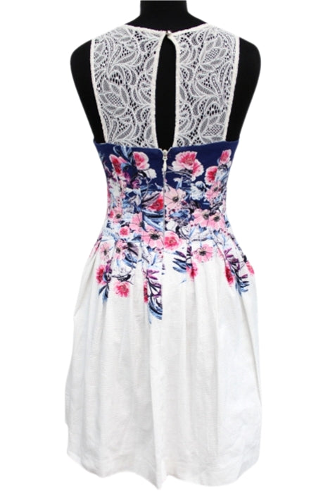Robe cintrée à plis plats GUESS taille 32