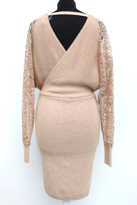 Robe effet cœur-croisé - Manches en guipure et ceinture de serrage - GOLDEN DAYS tu - Vêtement de seconde main - Friperie en ligne