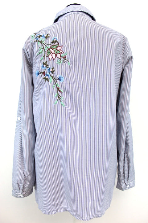 Chemise avec broderies RED QUEEN taille L