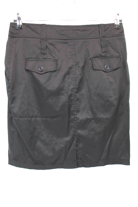 Jupe droite aspect satinée avec 2 poches avants, fermeture éclaire et passants de ceinture pour taille haute + taille basse, légèrement fendue à l'arrière LULUMARY taille 4 - Vêtement de seconde main - Friperie en ligne
