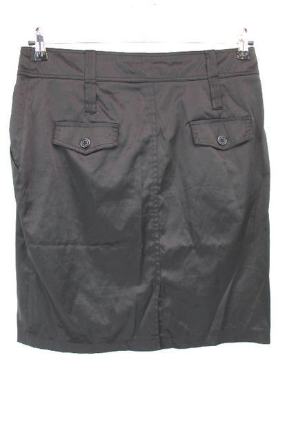 Jupe droite aspect satinée avec 2 poches avants, fermeture éclaire et passants de ceinture pour taille haute + taille basse, légèrement fendue à l'arrière LULUMARY taille 4 - Vêtement de seconde main - Friperie en ligne