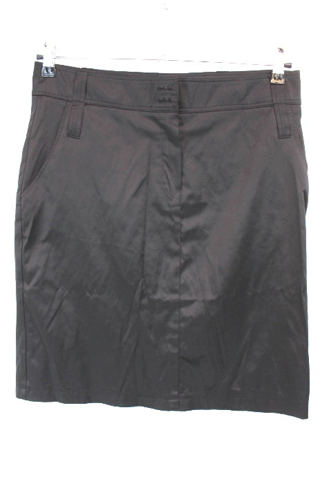 Jupe droite aspect satinée avec 2 poches avants, fermeture éclaire et passants de ceinture pour taille haute + taille basse, légèrement fendue à l'arrière LULUMARY taille 4 - Vêtement de seconde main - Friperie en ligne