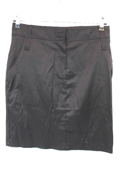 Jupe droite aspect satinée avec 2 poches avants, fermeture éclaire et passants de ceinture pour taille haute + taille basse, légèrement fendue à l'arrière LULUMARY taille 4 - Vêtement de seconde main - Friperie en ligne
