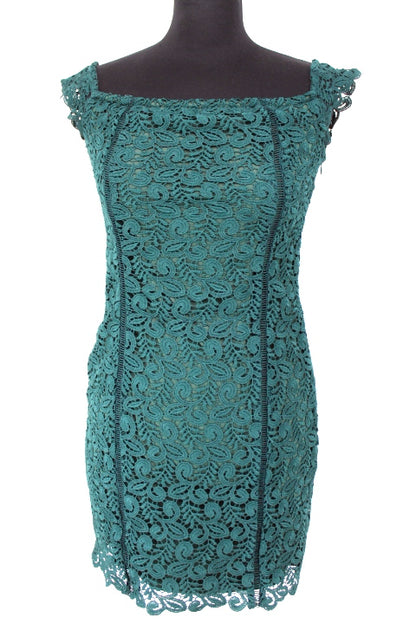 Mini robe guipure Mango taille XS - friperie femmes, vêtements d'occasion, seconde main