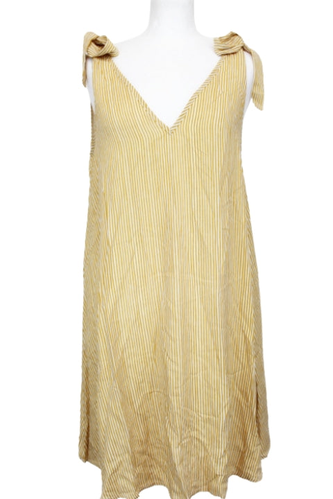 Robe col V évasé Leinboho taille M - friperie femmes, vêtements d'occasion, seconde main
