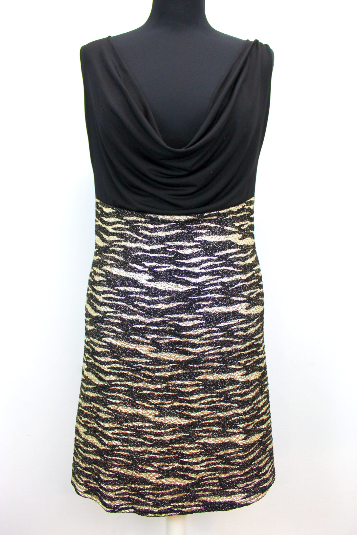 Robe dos décolleté Dass&Co taille 36 NEUVE
