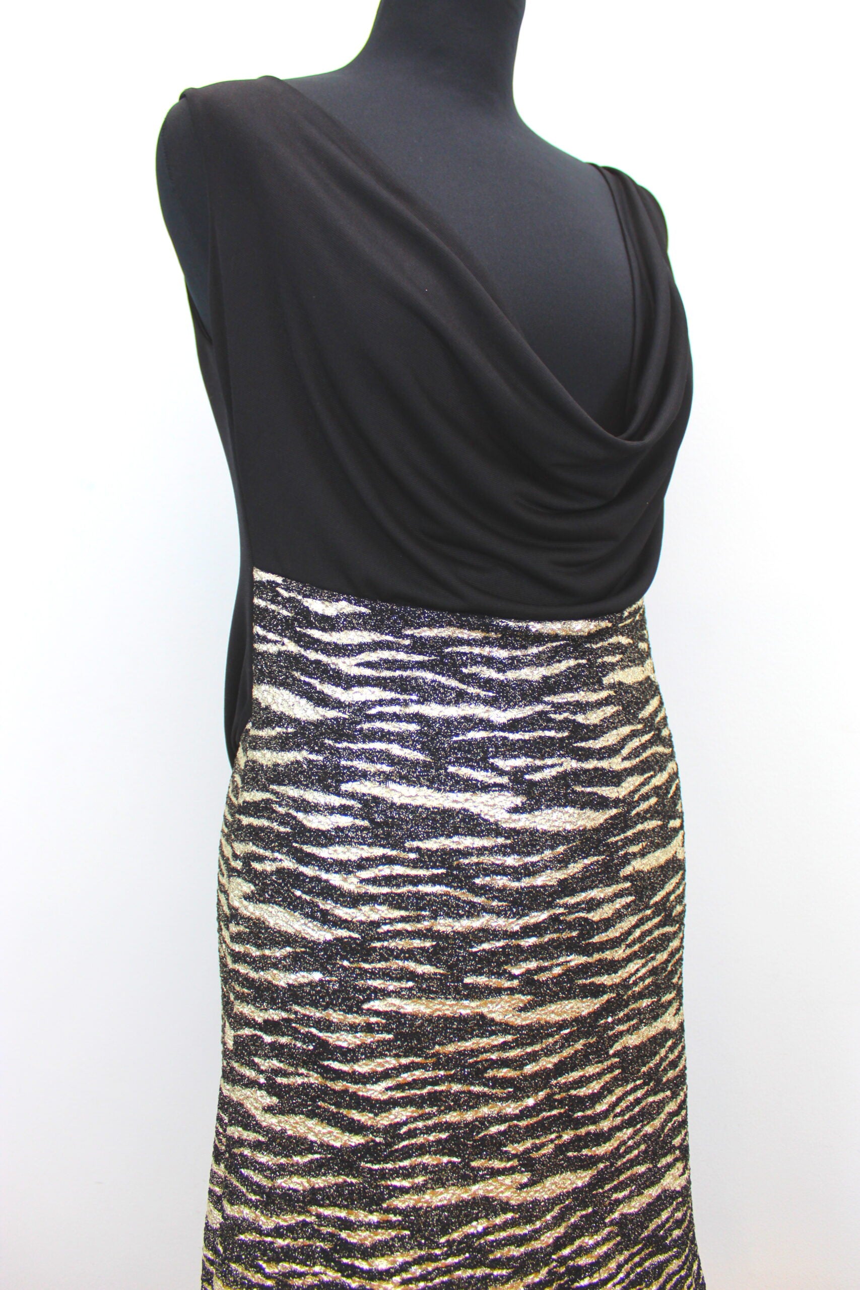 Robe dos décolleté Dass&Co taille 36 NEUVE