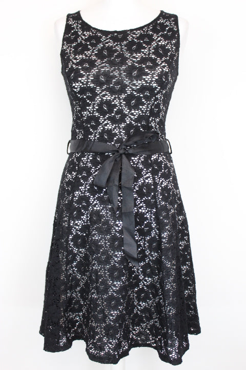 Robe en guipure ceinture assortie Cache Cache taille 34 - friperie femmes, vêtements d'occasion, seconde main