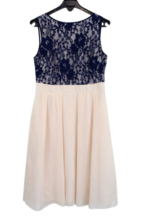 Robe légère avec dentelle en haut Little Mistress taille 38 - friperie femmes, vêtements d'occasion, seconde main