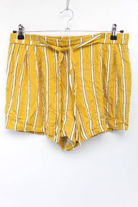 Short fluide avec deux poches Promod taille 44 - friperie femmes, vêtements d'occasion, seconde main