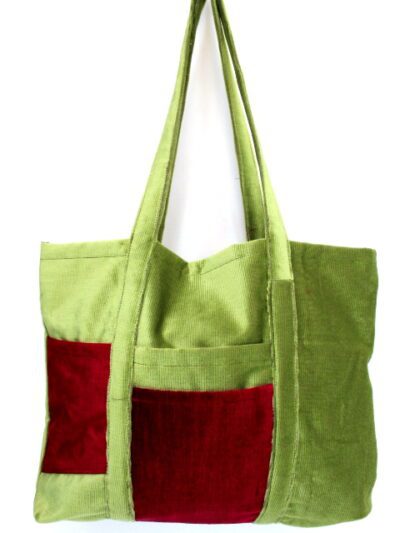 Grand sac cabas customisé avec trois poches extérieures - Accessoire de seconde main - Friperie en ligne
