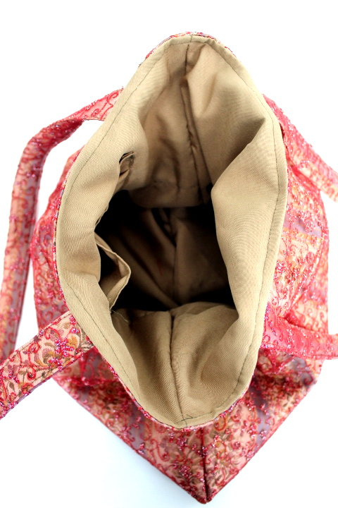 Sac bandoulière à plis customisé avec deux grandes poches intérieures - Accessoire de seconde main - Friperie en ligne