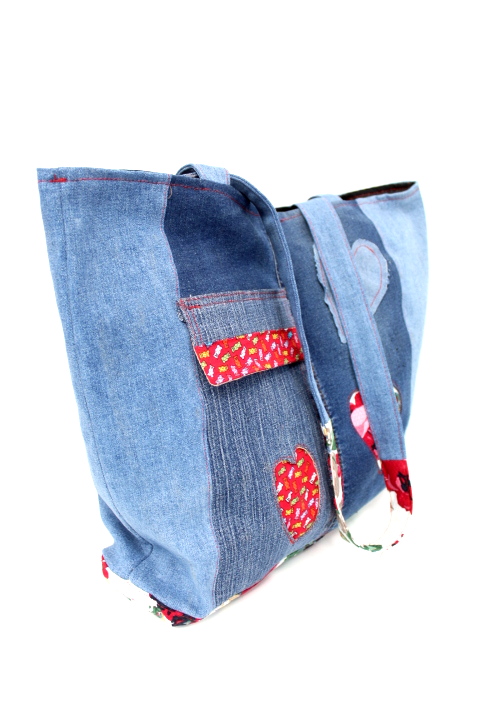 Sac cabas customisé avec 2 poches extérieures et une grande intérieure - Fait main avec tissus recyclés - Friperie en ligne